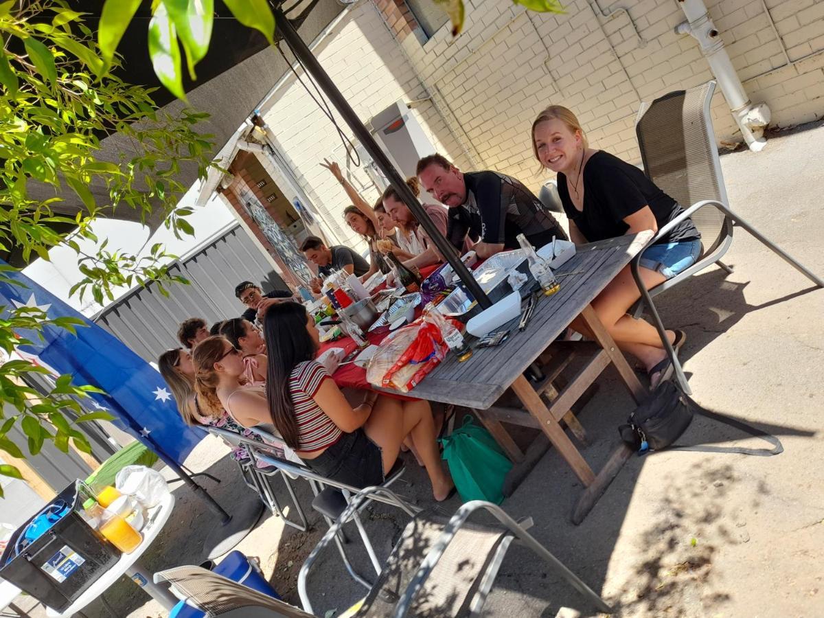 Ozi Inn Backpackers - Perth - 외부 사진