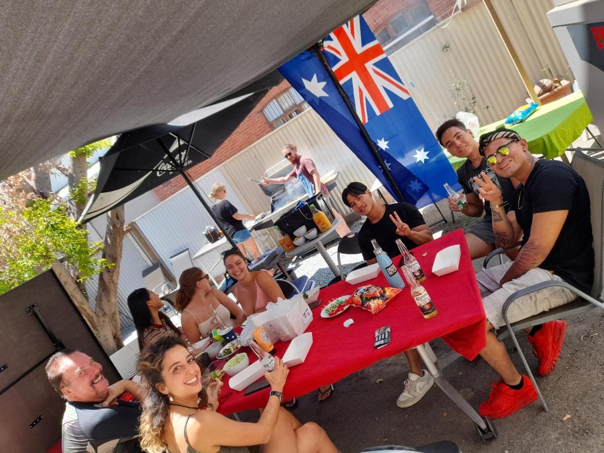Ozi Inn Backpackers - Perth - 외부 사진
